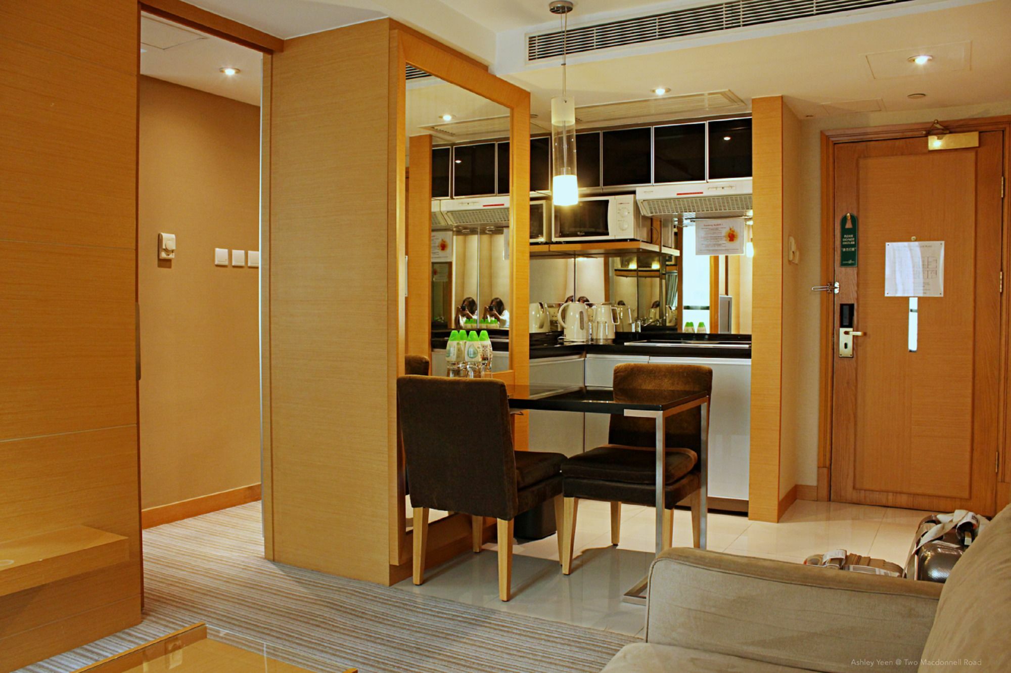 Two MacDonnell Road Aparthotel Hongkong Exteriör bild